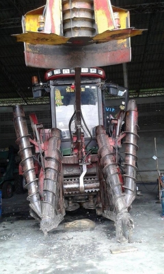 ขายรถตัดอ้อยAustoft ปี2000 สภาพพร้อมใช้ราคาคุยกันได้ สนใจติดต่อได้ที่เบอร์ 087-8488252