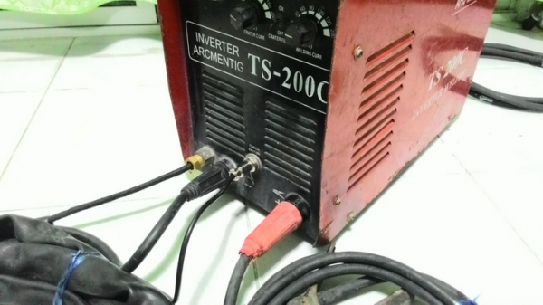 ตู้เชื่อมอาร์กอน (tig)ยี่ห้อ อาร์คแมน ขนาดใหญ่ถึง 200 A อุปกรณ์ครบพร้อมใช้งานครับ