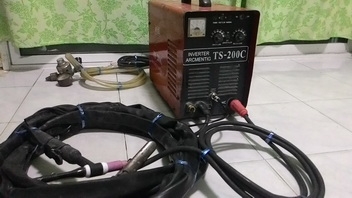 ตู้เชื่อมอาร์กอน (tig)ยี่ห้อ อาร์คแมน ขนาดใหญ่ถึง 200 A อุปกรณ์ครบพร้อมใช้งานครับ