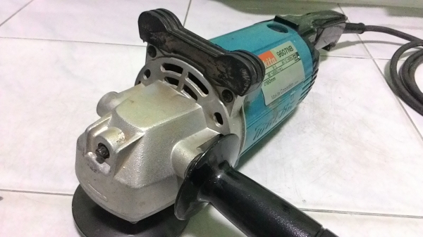 เครื่องเจียร์ makita รุ่น 9607NB ขนาด 7นิ้วสภาพดี เดิมๆ พร้อมใช้งานครับ