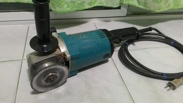 เครื่องเจียร์ makita รุ่น 9607NB ขนาด 7นิ้วสภาพดี เดิมๆ พร้อมใช้งานครับ