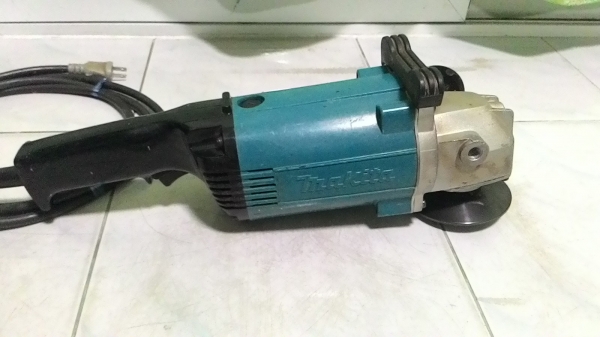 เครื่องเจียร์ makita รุ่น 9607NB ขนาด 7นิ้วสภาพดี เดิมๆ พร้อมใช้งานครับ