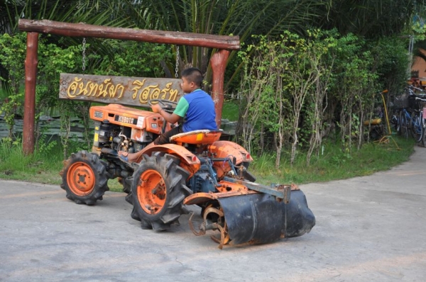 ขายรถไถ KUBOTA B6000 พร้อมโรตารี่หลัง เข้ารองอ้อยแจ่มเลย ขับ4ล้อ สภาพสวยเดิมญี่ปุ่นไม่เคยใช้งานในไทย 69,000 บาท