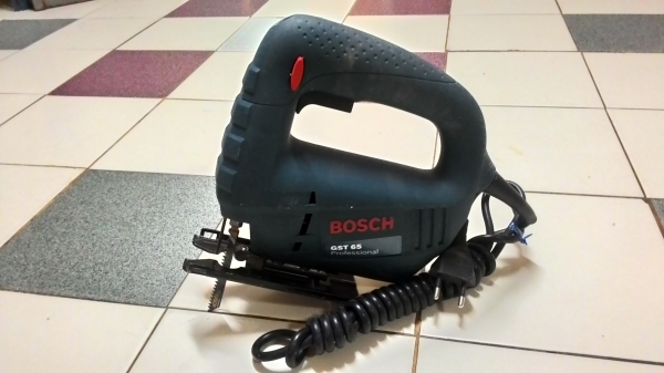 ขายเลื่อยฉลุไฟฟ้ายี่ห้อ Boschรุ่นGST65สภาพตัวนี้เกือบๆจะเป็นของใหม่ครับ