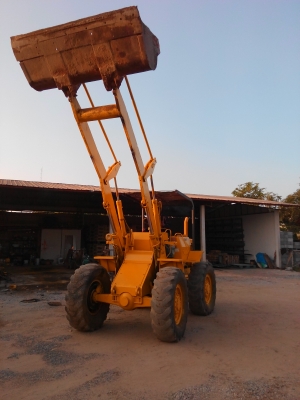 ขายครับ รถตัก cat 910 -80u เอวอ่อน สวยๆต่อแขนแล้วครั[