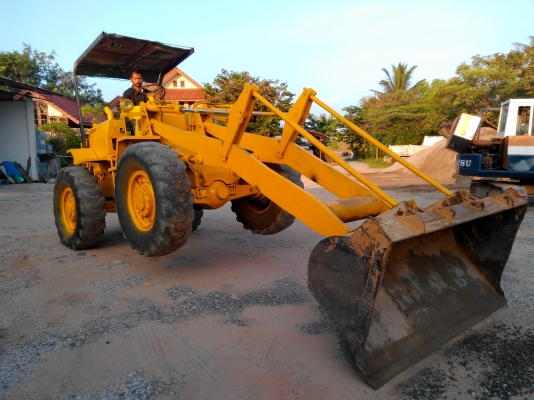 ขายครับ รถตัก cat 910 -80u เอวอ่อน สวยๆต่อแขนแล้วครั[