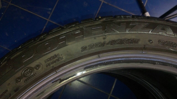 ขายยางBridcestone225/45/17รันเฟรสถอดจากBM E90. 1คู่