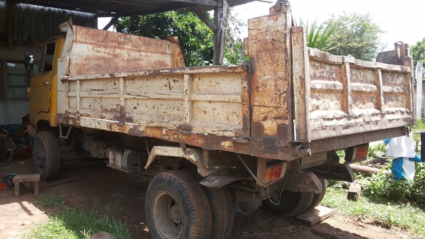 ***ขายแล้วครับขอบคุณ Truck2hand ขาย6ล้อดั้มดิน5คิว ราคาถูกๆ HINO KM310 DM100 90HP เครื่องเดิมเกียร์เดิม 6สูบ เครื่องแรงดี แน่นดี มีเยิ้มนิดๆ เกียร์ดีไม่หลุดไม่หอน ช่วงล่างใหญ่ F หน้า-หลัง คัสซีสวยเดิม ไม่มีบวม เสริมเหล็กบนแข็งแรง กระบะดั้มเหล็ก5ตันยิงห ***ขายแล้วครับขอบคุณ Truck2hand ขาย6ล้อดั้มดิน5คิว ราคาถูกๆ HINO KM310 DM100 90HP เครื่องเดิมเกียร์เดิม 6สูบ เครื่องแรงดี แน่นดี มีเยิ้มนิดๆ เกียร์ดีไม่หลุดไม่หอน ช่วงล่างใหญ่ F หน้า-หลัง คัสซีสวยเดิม ไม่มีบวม เสริมเหล็กบนแข็งแรง กระบะดั้มเหล็ก5ตันยิงห