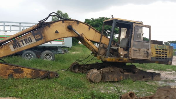 ด่วนขายอะใหล่ CAT E200B สนใจติดต่อด่วน( ตัดพรุ่งนี้ครับ )