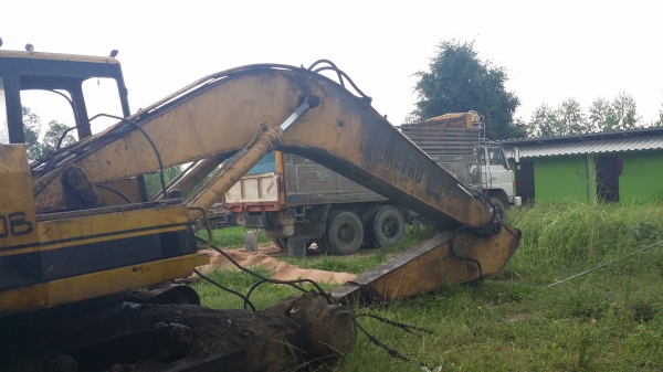 ด่วนขายอะใหล่ CAT E200B สนใจติดต่อด่วน( ตัดพรุ่งนี้ครับ )