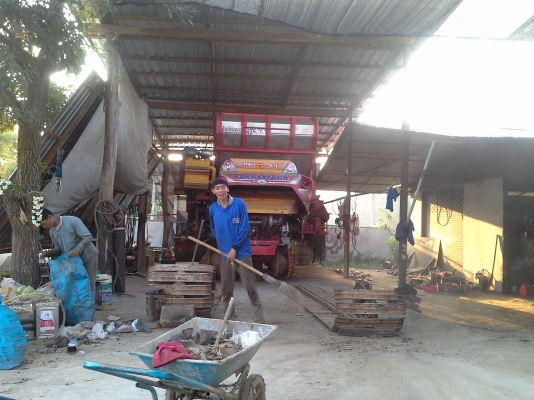 เกี่ยวข้าวแล้ว เกี่ยวดีเป็นตาหน่าย เจ้าของโทรมาบอก อยากได้รถจากอู่เฮาอีก บ่มีให่แล้ว รถเมิดแล้ว เหลือแต่ซิเกี่ยวคือกันจ้า,,,รับซ่อม แก้ปัญหารถเกี่ยวข้าวเหล็ก ซื้อรถเกี่ยวเก่า รถขี้คร้าน รถเจ้าของปวดหัว อุกอั่ง รถเมียบอกไห้ขาย รถบ่มีโชเฟ้อร์