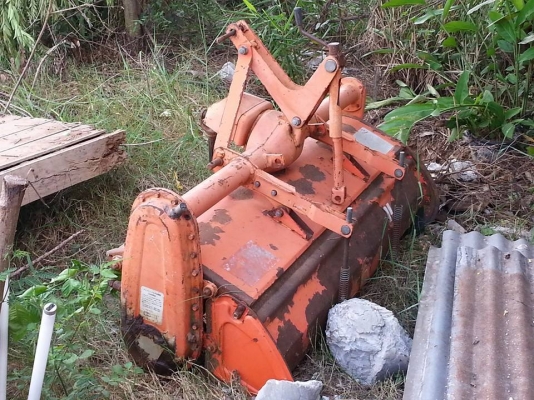 ขายรถไถKUBOTA L2002 เครื่องดี เครื่องเดิม อุปกรณ์ดันหน้า ผานหลัง โรตารี่ ล้อยางอีกหนึ่งชุด สภาพพร้อมใช้งาน สนใจโทร 090-8588220คุณนะ ID:narong498 หรือ www.truck.in.th/498