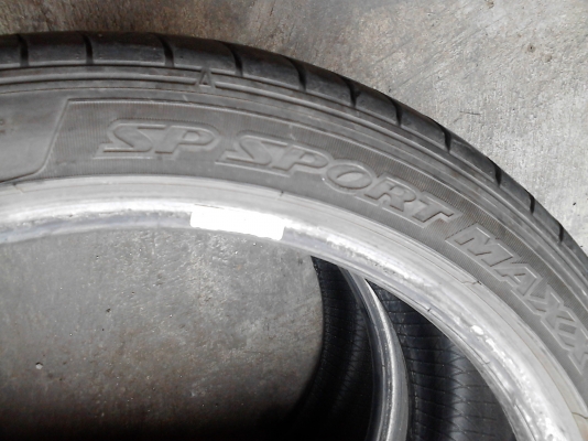 225/40R18 DUNLOP SP SPORT MAXX มี  2 เส้น  TEL.081-427-3941