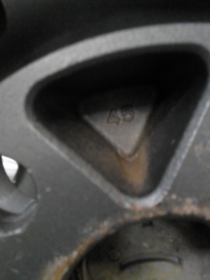 แม๊กเดิมๆ ขอบ 15 ขนาด 5 รู ของ วีโก้  ชุด 4 วง TEL.081-427-3941