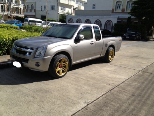 ขายDmax slx2.5Gold sieries