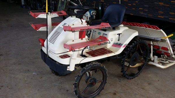 รถปลูกข้าวนั่งขับ YANMAR เก่าญี่ปุ่น สภาพสวย เครื่องยนต์ติดง่าย สภาพพร้อมใช้งาน รถปลูกข้าวนั่งขับ YANMAR เก่าญี่ปุ่น สภาพสวย เครื่องยนต์ติดง่าย สภาพพร้อมใช้งาน