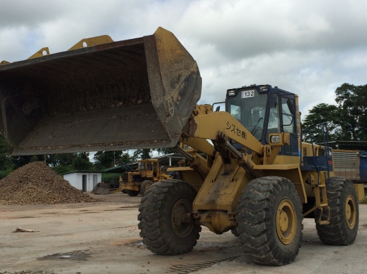 ขายรถตักล้อยาง KOMUTSU WA400 รถนอกสภาพดี ต่อแขน ขยายบุ้งกี้เรียบร้อย พร้อมใช้งาน ราคาต่อรองได้