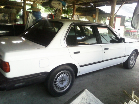 ขาย BMW e30 สภาพต้องเก็บ หรือต้องการเป็นอะไหล่