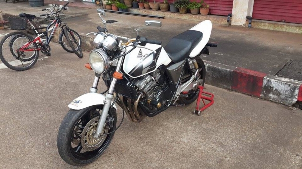 ขายคับ HONDA CB400 ปี93 ของแต่งล้น ท่อแต่ง YOSHIMURA ทั้งเส้น ท้ายแต่งเทค1 กันล้ม โซ่สเตอเต็ม แฮนด์บาร์ กระจกแต่ง อินวอยส์ สรรพสามิตร สวยๆ คับ ราคา 59000 บาท ส่งได้ทั่วไทยคับ สนใจติดต่อ 081-0578282 ไอดีไลน์ POPBIGBIKESAKON คับ สนใจรถสวย ถูก ดี ต้อง POP BI