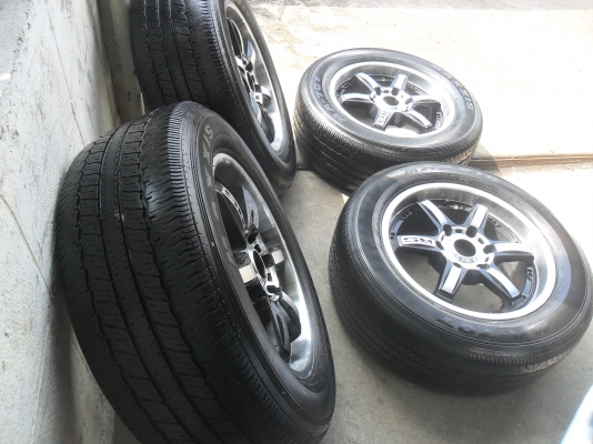 ล้อแม็ก 17นิ้ว 6รู พร้อมยาง สวยๆ 4 ล้อ ราคา 7900 บาท