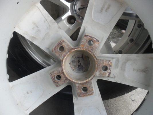 ล้อแม็ก 17นิ้ว 5รู114 พร้อมยาง สวยๆ 4 ล้อ ราคา 7900 บาท