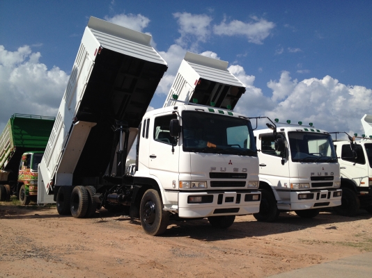ขายครับ 10 ล้อ 2 เพลา ยี่ห้อ MITSUBISHI FUSO SUPERGRATE เครื่อง 6D22  320 แรงม้าระบบน้ำมัน กระบะดั้มพ์ดินยาว 6 เมตร กว้าง 2.50 เมตร สูง 1.50 เมตร กระบอกดั้มพ์ 12 ตัน เช็คใหม่ทำใหม่ทุกจุดพร้อมทะเบียน