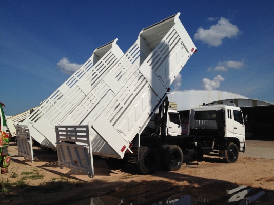 ขายครับ 10 ล้อ 2 เพลา ยี่ห้อ MITSUBISHI FUSO SUPERGRATE เครื่อง 6D22  320 แรงม้าระบบน้ำมัน กระบะดั้มพ์ดินยาว 6 เมตร กว้าง 2.50 เมตร สูง 1.50 เมตร กระบอกดั้มพ์ 12 ตัน เช็คใหม่ทำใหม่ทุกจุดพร้อมทะเบียน