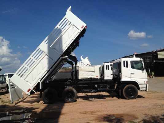ขายครับ 10 ล้อ 2 เพลา ยี่ห้อ MITSUBISHI FUSO SUPERGRATE เครื่อง 6D22  320 แรงม้าระบบน้ำมัน กระบะดั้มพ์ดินยาว 6 เมตร กว้าง 2.50 เมตร สูง 1.50 เมตร กระบอกดั้มพ์ 12 ตัน เช็คใหม่ทำใหม่ทุกจุดพร้อมทะเบียน