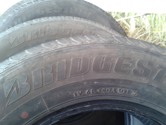 ขายยางกระบะ บิสโตน215/70R15  4 เส้น ใส่มาปี2013