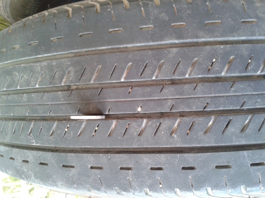 ขายยางกระบะ บิสโตน215/70R15  4 เส้น ใส่มาปี2013