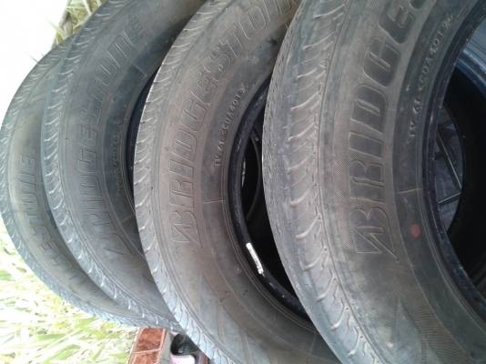 ขายยางกระบะ บิสโตน215/70R15  4 เส้น ใส่มาปี2013