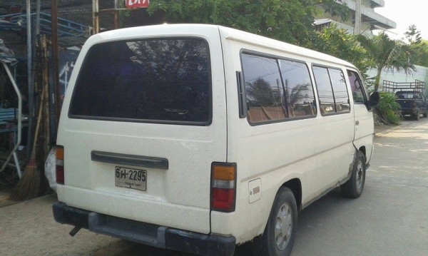 รถเพื่อนฝากขายครับ นิสสันเออแวน ปี94 เครื่องดีเซล ทะเบียนไม่ขาด