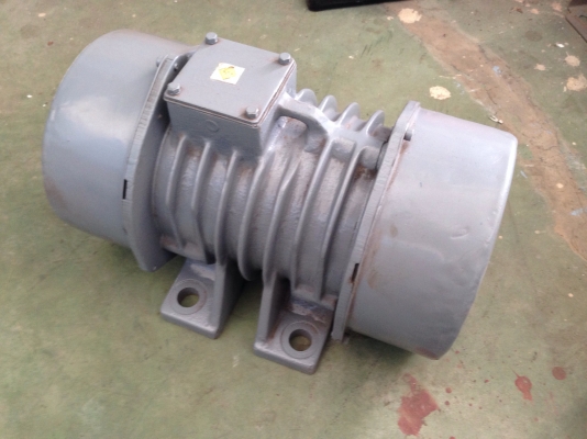 ขายมอเตอร์ สั่น-เขย่า Shinko made in Japan ขนาด 0.5 HP. 380 V สภาพสวย สั่นแรง พร้อมใช้งาน มี 2 ตัวครับ ขายมอเตอร์ สั่น-เขย่า Shinko made in Japan ขนาด 0.5 HP. 380 V สภาพสวย สั่นแรง พร้อมใช้งาน มี 2 ตัวครับ