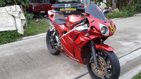 วุฒิ นนบุรี// ขาย VFR NC30 สภาพสวยๆแฟริ่งแแต่งทะเบียนแท้พร้อมโอนขนส่ง