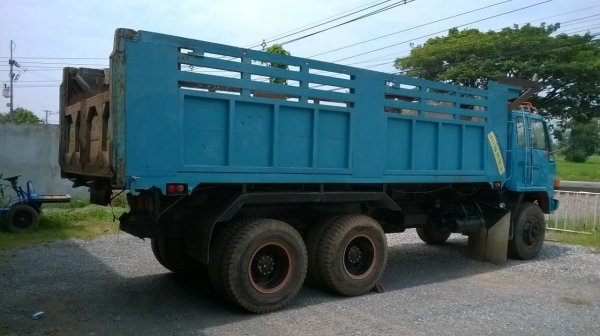 ขาย 10 ล้อดั้ม Rocky 210 FXZ13NFY เครื่อง 6SA1 210 แรงม้า คัสซีสวย เกียร์ Easton เบรคทิฟฟี่ ทะเบียนเต็มพร้อมโอน ราคาต่อรองได้ครับ