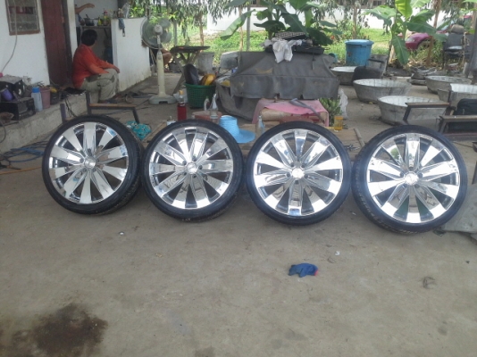 ขายล้อ 20" 5รู 114 8/9 ยางปี 2011 ล้อสวย ยางดี
