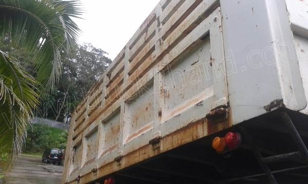 รถบรรทุก 6 ล้อดั้มพ์ ISUZU ROCKY 175 แรงม้า