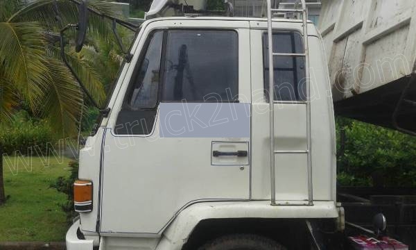 รถบรรทุก 6 ล้อดั้มพ์ ISUZU ROCKY 175 แรงม้า