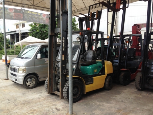 ขายโฟล์คลิฟท์ KOMATSU โคมัตสุ 2.5ตัน  เสายกได้สูง4เมตร เครื่องยนต์ดีเซล งาไลด์ชิฟ  สนใจติดต่อ บริษัท ชัยเสรียานยนต์ จำกัด