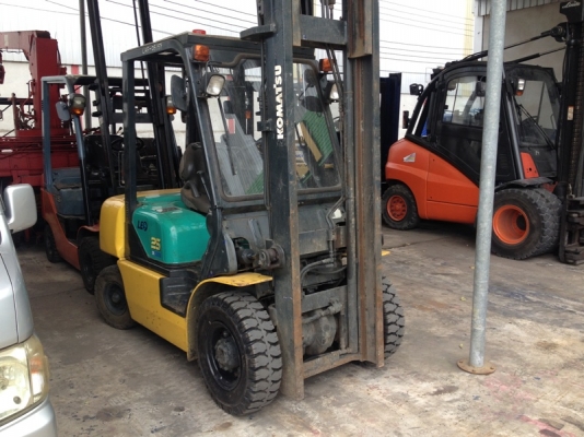 ขายโฟล์คลิฟท์ KOMATSU โคมัตสุ 2.5ตัน  เสายกได้สูง4เมตร เครื่องยนต์ดีเซล งาไลด์ชิฟ  สนใจติดต่อ บริษัท ชัยเสรียานยนต์ จำกัด