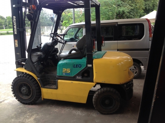 ขายโฟล์คลิฟท์ KOMATSU โคมัตสุ 2.5ตัน  เสายกได้สูง4เมตร เครื่องยนต์ดีเซล งาไลด์ชิฟ  สนใจติดต่อ บริษัท ชัยเสรียานยนต์ จำกัด