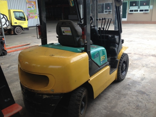 ขายโฟล์คลิฟท์ KOMATSU โคมัตสุ 2.5ตัน  เสายกได้สูง4เมตร เครื่องยนต์ดีเซล งาไลด์ชิฟ  สนใจติดต่อ บริษัท ชัยเสรียานยนต์ จำกัด