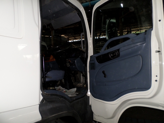 ขาย 6 ล้อ ฮีโน่ เมก้า เครน 5 ตัน  220 แรง ยาว 7.20 ม.ปี 2005 สภาพเดิม สนใจชมรถก่อนได้ครับ ติดต่อ 081-9425443