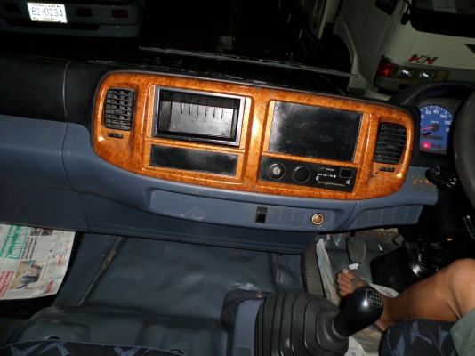 ขาย 6 ล้อ ฮีโน่ เมก้า เครน 5 ตัน  220 แรง ยาว 7.20 ม.ปี 2005 สภาพเดิม สนใจชมรถก่อนได้ครับ ติดต่อ 081-9425443