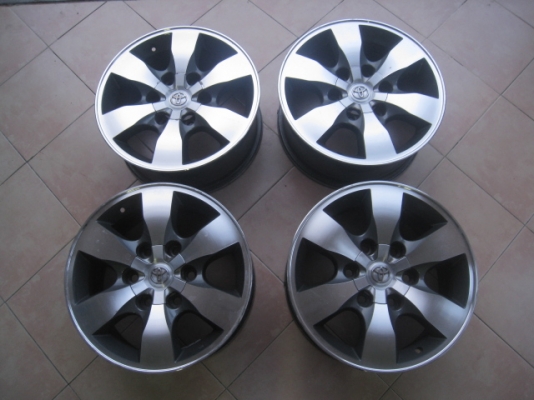 ขายล้อแม็ก vigo 16"x7" et30 6 รู 139.7 สีเทากันหน้าเงา ขายทั้งชุด 5,500 บาทครับ สนใจติดต่อเล็กคลองสามครับ 081-3747940