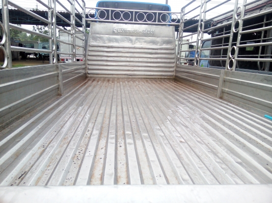 6 ล้อกลาง   (กระบะกรุ_สแตนเลส)    ISUZU  *Euro.2*  NPR 140 แรงม้า+Turbo  *ยาว 5.00ม. * สภาพพร้อมใช้งาน  *  มีเล่มพร้อม *