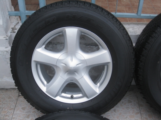 ขายล้อแม็กป้ายแดง Isuzu D-max 17"x7" et33 6รู139.7 พร้อมยาง Bridgestone dueler H/T 840 255/65r17 ยางผลิตสัปดาห์ที่ 24 ปี 14 ตุ่มและสีที่หน้ายางมีทุกเส้นครับ ขายทั้งชุด 22,900 บาทครับ สนใจติดต่อเล็กคลองสามครับ 081-3747940