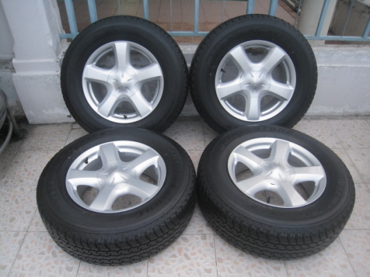 ขายล้อแม็กป้ายแดง Isuzu D-max 17"x7" et33 6รู139.7 พร้อมยาง Bridgestone dueler H/T 840 255/65r17 ยางผลิตสัปดาห์ที่ 24 ปี 14 ตุ่มและสีที่หน้ายางมีทุกเส้นครับ ขายทั้งชุด 22,900 บาทครับ สนใจติดต่อเล็กคลองสามครับ 081-3747940