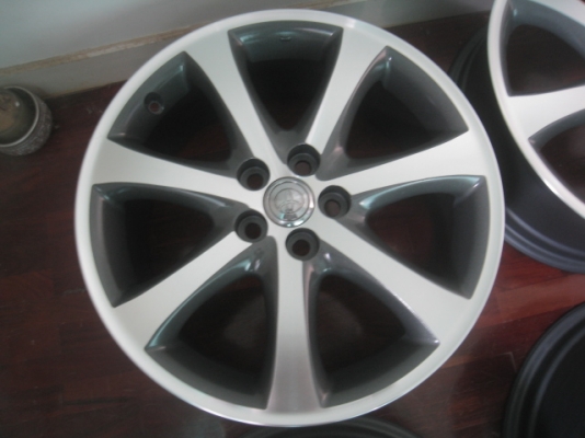 ขายล้อแม็กมือสอง toyota wish 17"x7" et45 5รู100 ล้อทำสีมาใหม่ครับ สีเทากันหน้าเงา ใส่ altis,corona exsior ได้ครับ ขายทั้งชุด 5,900 บาทครับ สนใจติดต่อเล็กคลองสามครับ 081-3747940