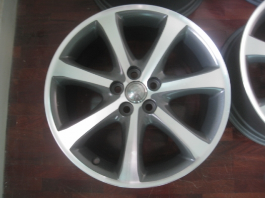ขายล้อแม็กมือสอง toyota wish 17"x7" et45 5รู100 ล้อทำสีมาใหม่ครับ สีเทากันหน้าเงา ใส่ altis,corona exsior ได้ครับ ขายทั้งชุด 5,900 บาทครับ สนใจติดต่อเล็กคลองสามครับ 081-3747940